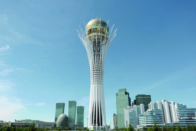 Kasachstan: In der Hauptstadt Astana (zuvor: Nur-Sultan) steht der Bajterek-Turm, er symbolisiert einen mythologischen Lebensbaum